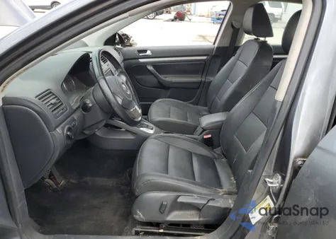 2010 Volkswagen Jetta Limited z USA, uszkodzony, nr VIN 3VWAZ7AJXAM114089